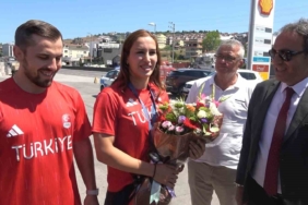 Buse Tosun Çavuşoğlu: “Mutluyum, gururluyum. Kadın güreşi adına kazanılmış ikinci olimpiyat madalyasını kazandım”