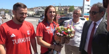 Buse Tosun Çavuşoğlu: “Mutluyum, gururluyum. Kadın güreşi adına kazanılmış ikinci olimpiyat madalyasını kazandım”