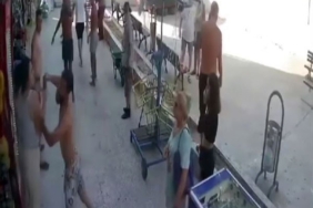 Büyükçekmece’de genç kız dehşeti yaşadı: Dişleri kıran yumruk kamerada