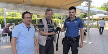 Camide bulduğu dövizleri polise teslim etti