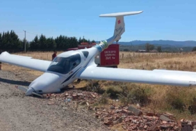 Çanakkale’de motor arızası yapan eğitim uçağı buğday tarlasına sert iniş yaptı