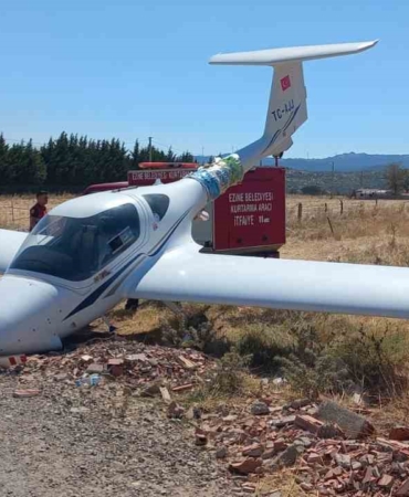 Çanakkale’de motor arızası yapan eğitim uçağı buğday tarlasına sert iniş yaptı