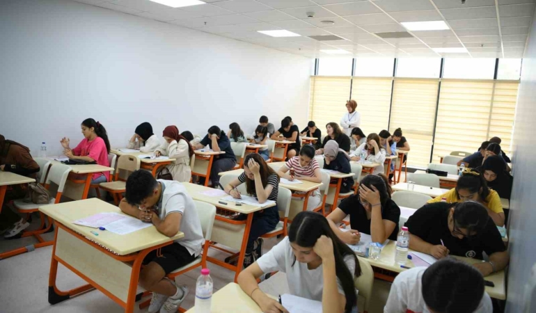 Çayırovalı gençler üniversite hayallerine kavuştu