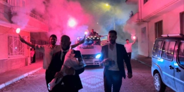 Çekici ve iş makinesiyle kız isteyeme geldi