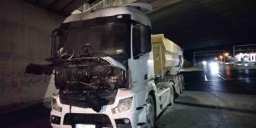 Çekmeköy-Şile Otoyolu’nda hafriyat kamyonu alev alev yandı