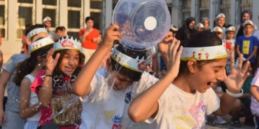 Çocuklar sokak oyunlarıyla doyasıya eğleniyor