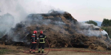 Çocukların kibritle oyunu yangına sebep oldu: 990 balya saman kül oldu