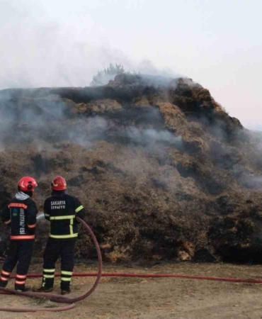 Çocukların kibritle oyunu yangına sebep oldu: 990 balya saman kül oldu