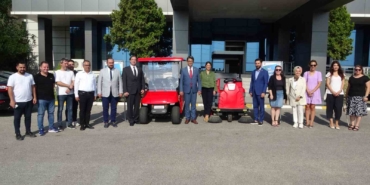 ÇOMÜ’ye ’Daha Yeşil Sürdürülebilir Bir Üniversite’ sloganıyla 2 elektrikli araç kazandırıldı