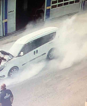 Çorlu’da araç yangını: Esnaf imdadına yetişti