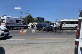 D-100’de otomobil ile minibüs çarpıştı: 1 yaralı
