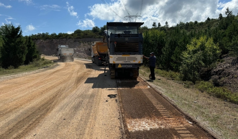 Derince ile köyler arasındaki yol yenileniyor