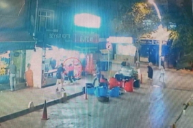 Dükkana geldi, esnafı vurdu: O anlar kamerada