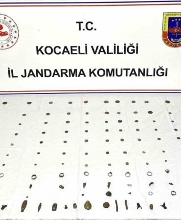 Durdurulan araçta tarihi eserler ele geçirildi