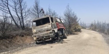 Eceabat’taki orman yangınında bir arazöz yandı