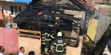 Edirne’de çıkan yangında evi küle dönen kadın gözyaşlarına boğuldu