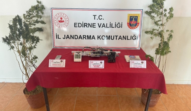 Edirne’de Yol kontrol uygulamasında uyuşturucu yakalandı