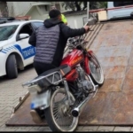 Ehliyetsiz motosiklet sürücüsüne 4 ayrı suçtan 26 bin 90 TL ceza uygulandı