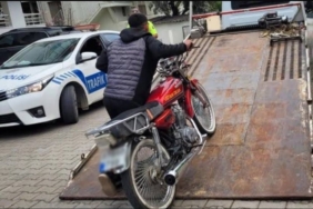 Ehliyetsiz motosiklet sürücüsüne 4 ayrı suçtan 26 bin 90 TL ceza uygulandı