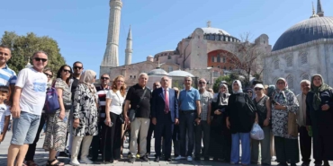 ‘Emekliler Yılı’ kapsamında düzenlenen etkinlikte emekliler İstanbul’un tarihi yerlerini gezdi