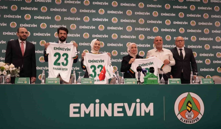 Eminevim Alanyaspor’un forma sırt sponsoru oldu