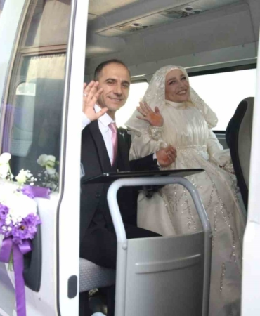Engelsiz taksi gelin arabası oldu: Ömür boyu mutluluğa taşıdı