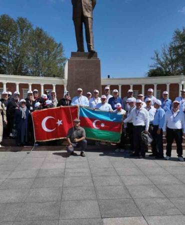 Ermeni işgalinden kurtarılan Dağlık Karabağ bölgesini Türk bayrakları ile gezdiler