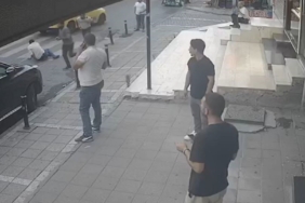 Esenyurt’ta 1’i polis 2 kişiyi yaralayarak dehşet saçan bıçaklı saldırının yeni görüntüsü ortaya çıktı