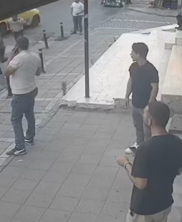 Esenyurt’ta 1’i polis 2 kişiyi yaralayarak dehşet saçan bıçaklı saldırının yeni görüntüsü ortaya çıktı