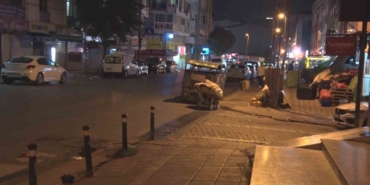 Esenyurt’ta bıçaklı saldırgan dehşet saçtı: 1’i polis 2 kişi yaralandı