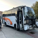 Esenyurt’ta freni patlayan servis minibüsü ortalığı birbirine kattı