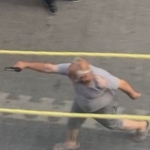 Esenyurt’ta sokakta oyun oynayan çocuğu darp eden adam, ardından silahla etrafa ateş etti