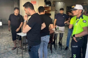 Esenyurt’ta uygulamada aracı polisin üstüne süren şahıslar kamerada