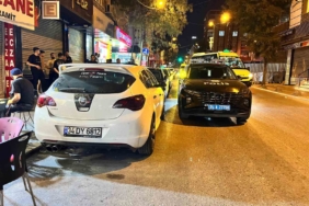 Eşi tarafından sokakta bıçaklanan kadın hayatını kaybetti