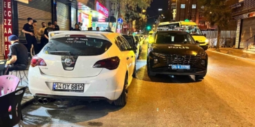 Eşi tarafından sokakta bıçaklanan kadın hayatını kaybetti