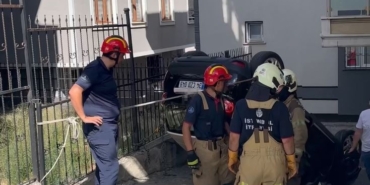 Eyüpsultan’da kadın sürücü fren yerine gaza basınca araç takla attı