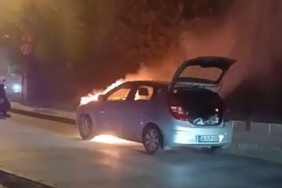 Eyüpsultan’da seyir halindeki otomobil alevlere teslim oldu