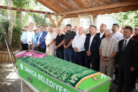 Fahrettin Altun teyzesinin cenaze törenine katıldı