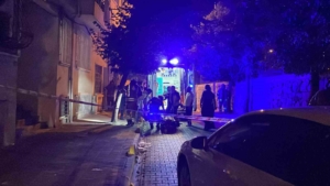 Fatih’te binada çökme meydana geldi: 4. kattaki genç kız alt kata düştü