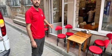 Fatih’te inanılmaz kaza kamerada: Fenalaşınca yere düşen adamın üzerinden otomobil geçti