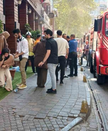 Fatih’te otel yangınında mahsur kalan 6 kişi kurtarıldı