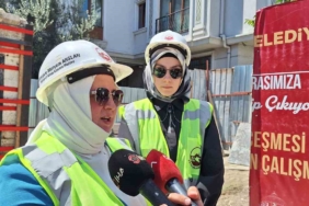 Fatih’teki tarihi Hacı Evliya Çeşmesi vinçlerle yeni yerine taşındı