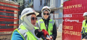 Fatih’teki tarihi Hacı Evliya Çeşmesi vinçlerle yeni yerine taşındı