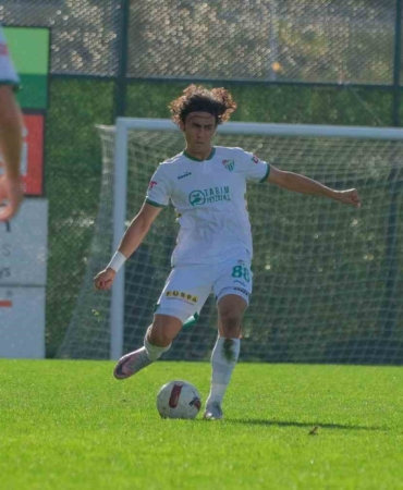 Fenerbahçe’ye transfer olan Yiğit Fidan, Bursaspor’a veda etti