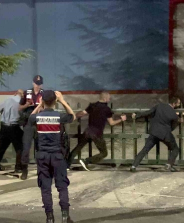 Film gibi olay, kendi mallarını alırken hırsızlık baskını yedi
