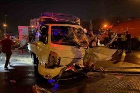 Gaziosmanpaşa’da başlayan polis kovalamacası Küçükçekmece’de kazayla bitti: 1’i ağır 5 yaralı