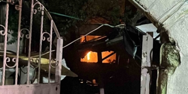 Gebze’de korkutan yangın: 3 ev alevlere teslim oldu