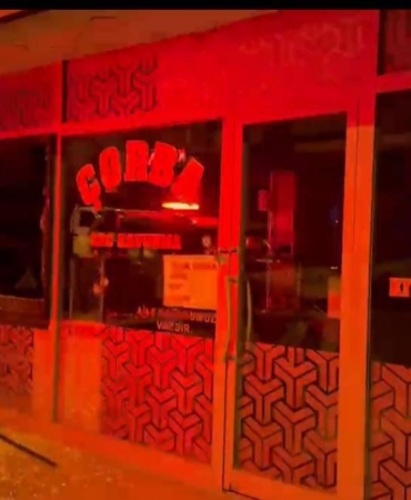 Gece vakti lokanta kurşunladı… O anlar kamerada