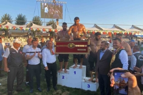 Geleneksel Arnavutköy Yağlı Güreşleri’nde şampiyon Mustafa Taş oldu