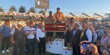 Geleneksel Arnavutköy Yağlı Güreşleri’nde şampiyon Mustafa Taş oldu